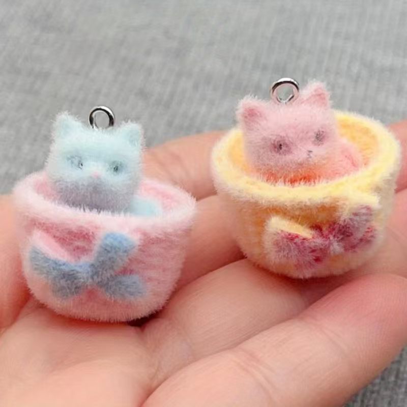 Resin Art Notes - Pendentif chat en résine pelucheuse 3D,